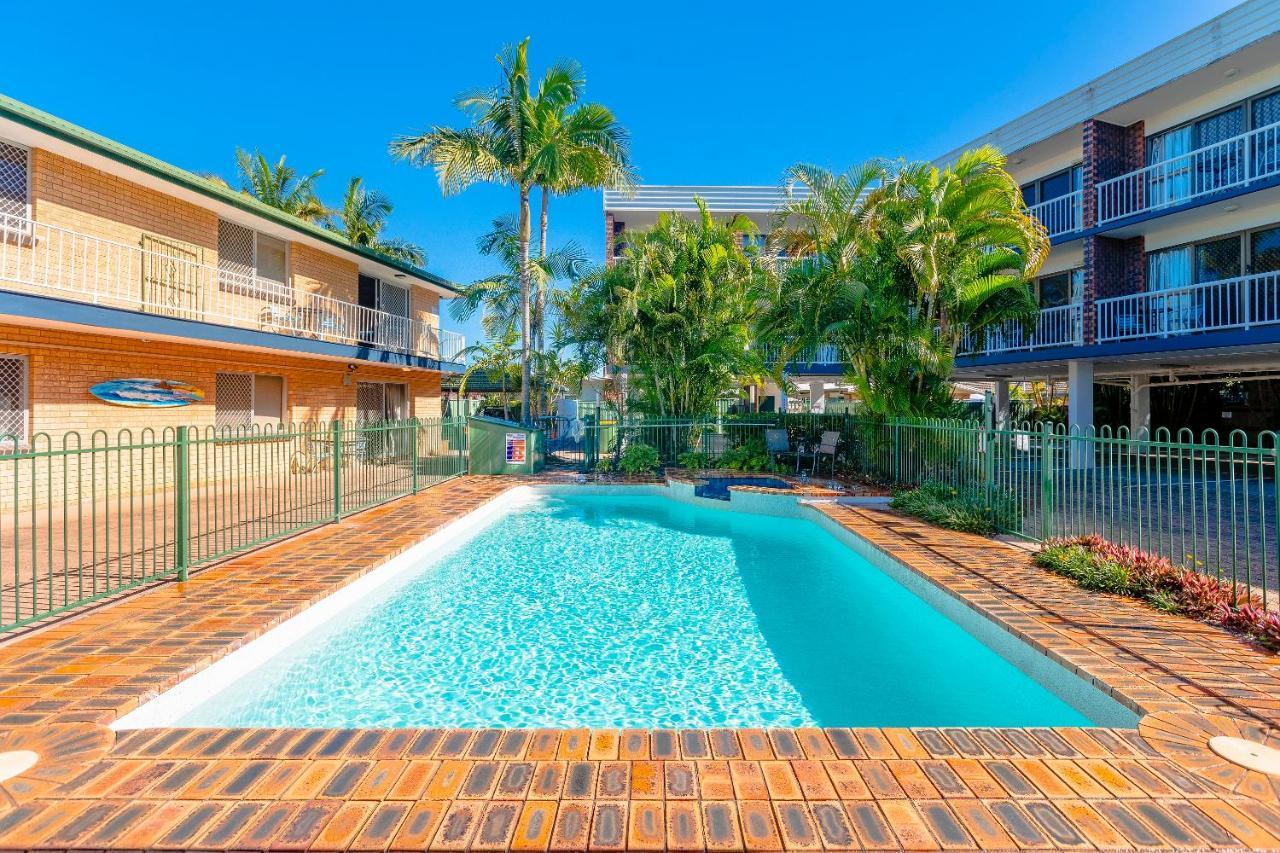 Red Star Palm Beach Gold Coast Exterior photo