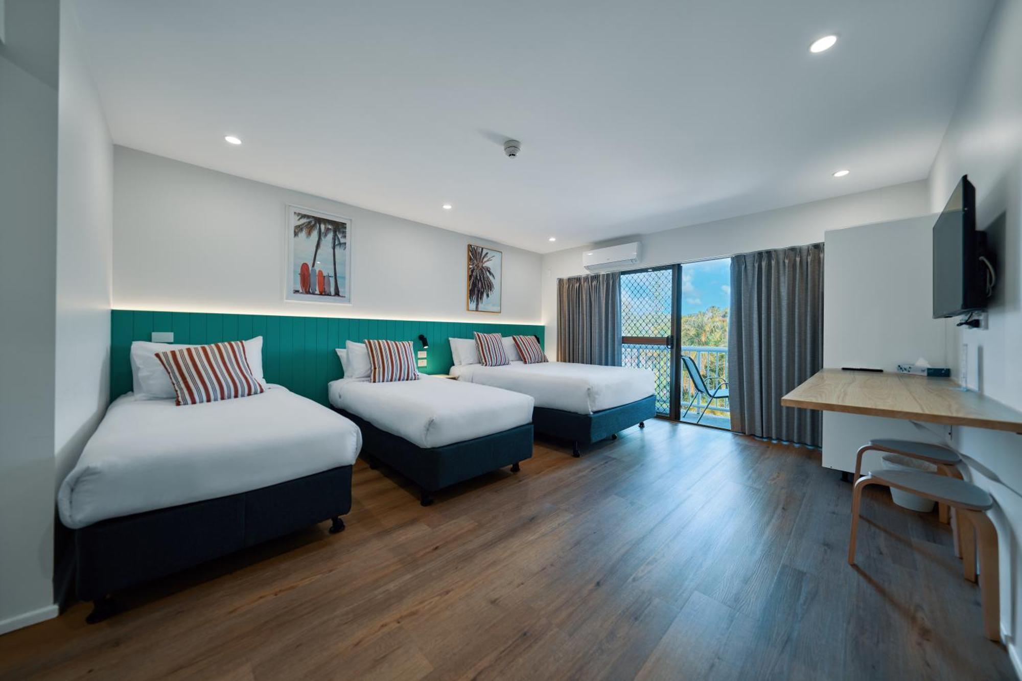 Red Star Palm Beach Gold Coast Exterior photo