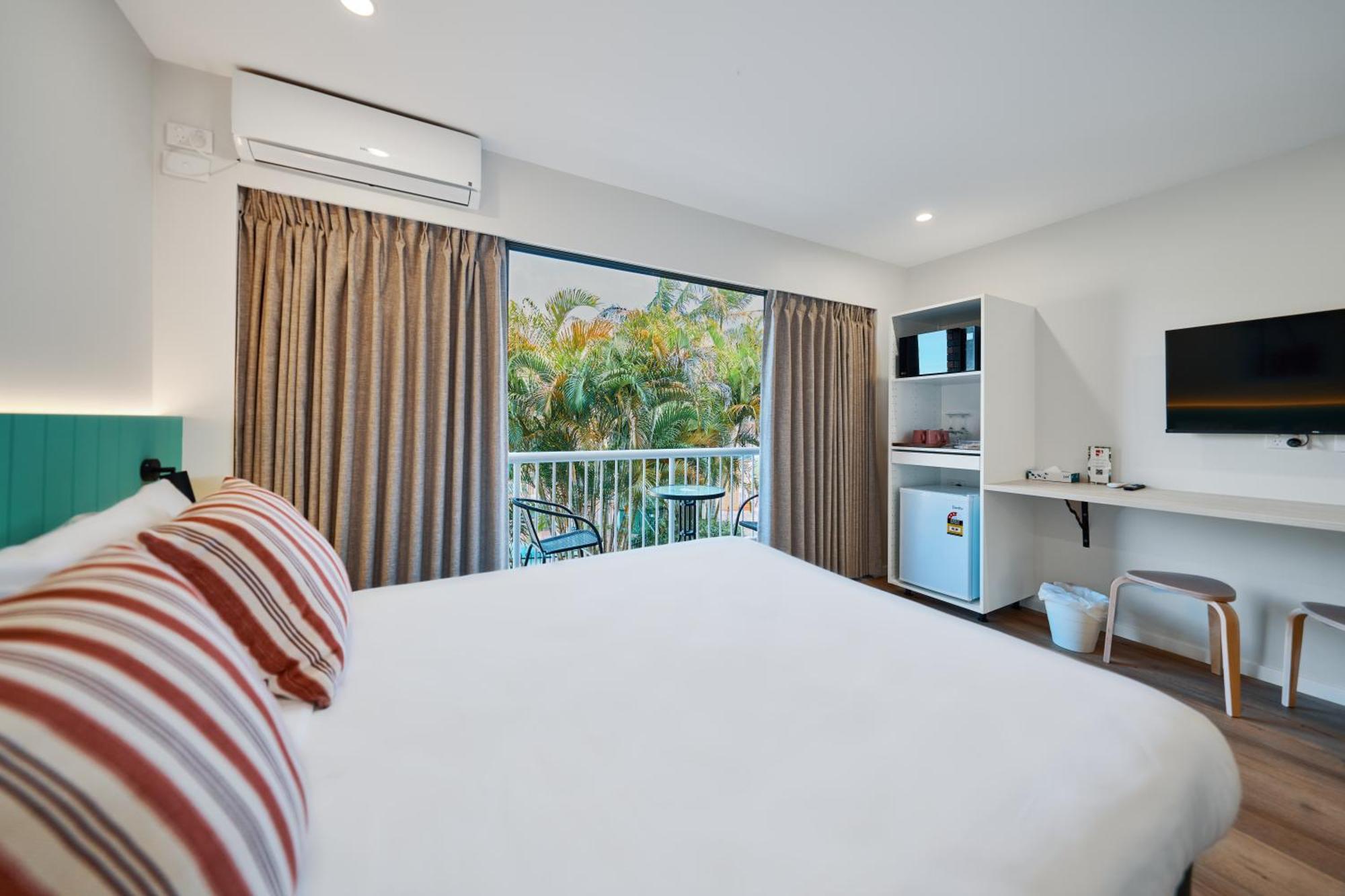 Red Star Palm Beach Gold Coast Exterior photo