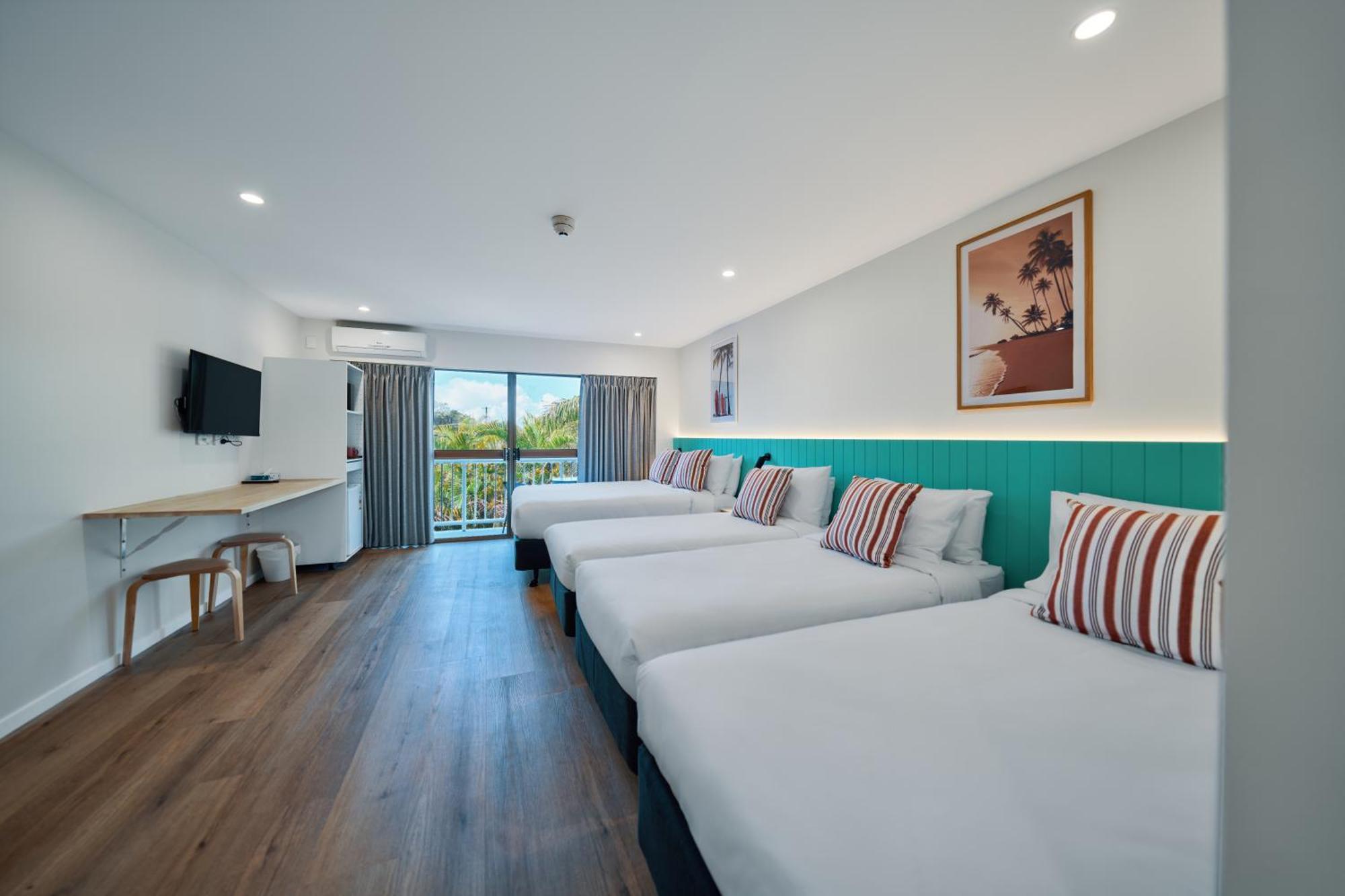 Red Star Palm Beach Gold Coast Exterior photo