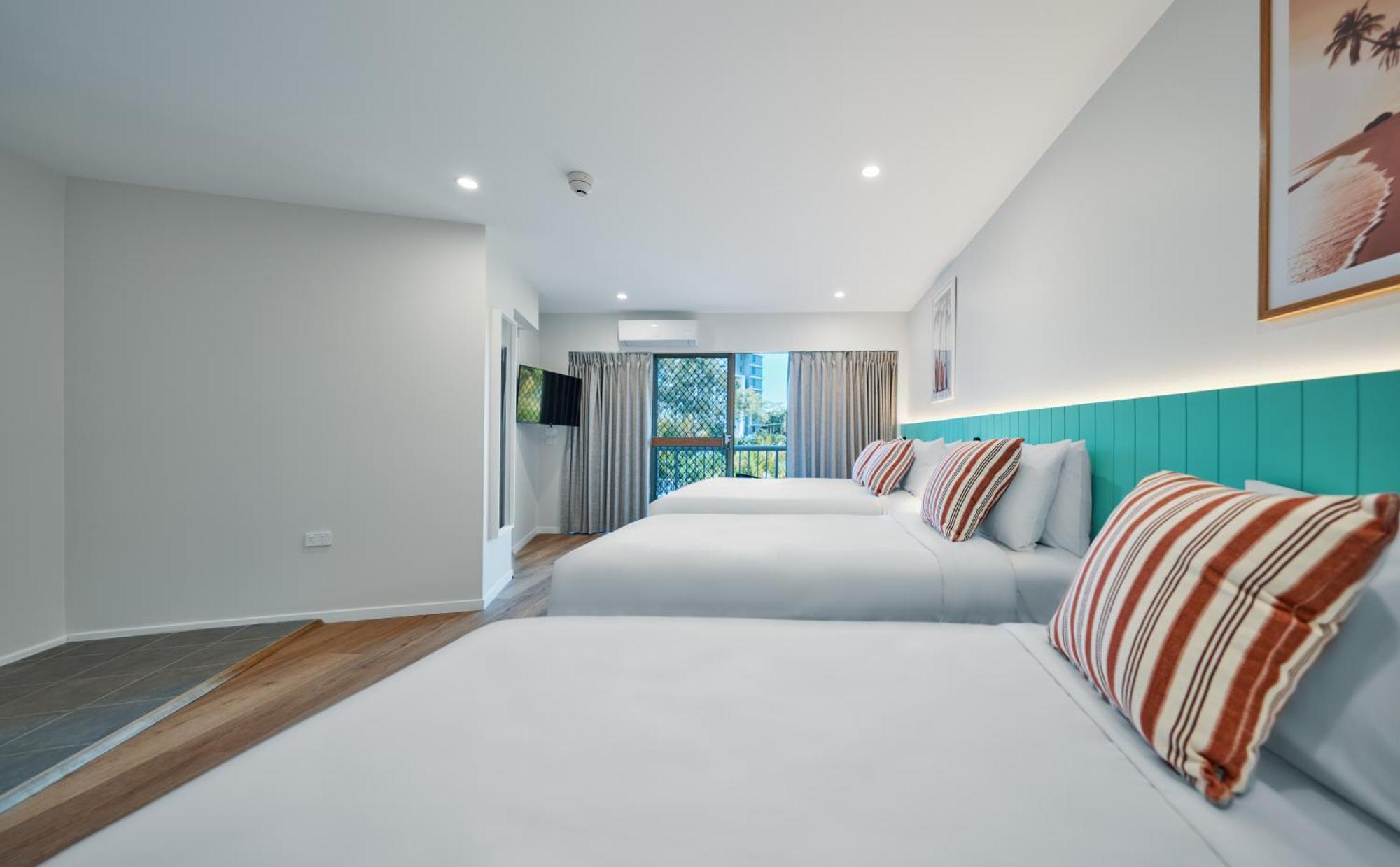 Red Star Palm Beach Gold Coast Exterior photo