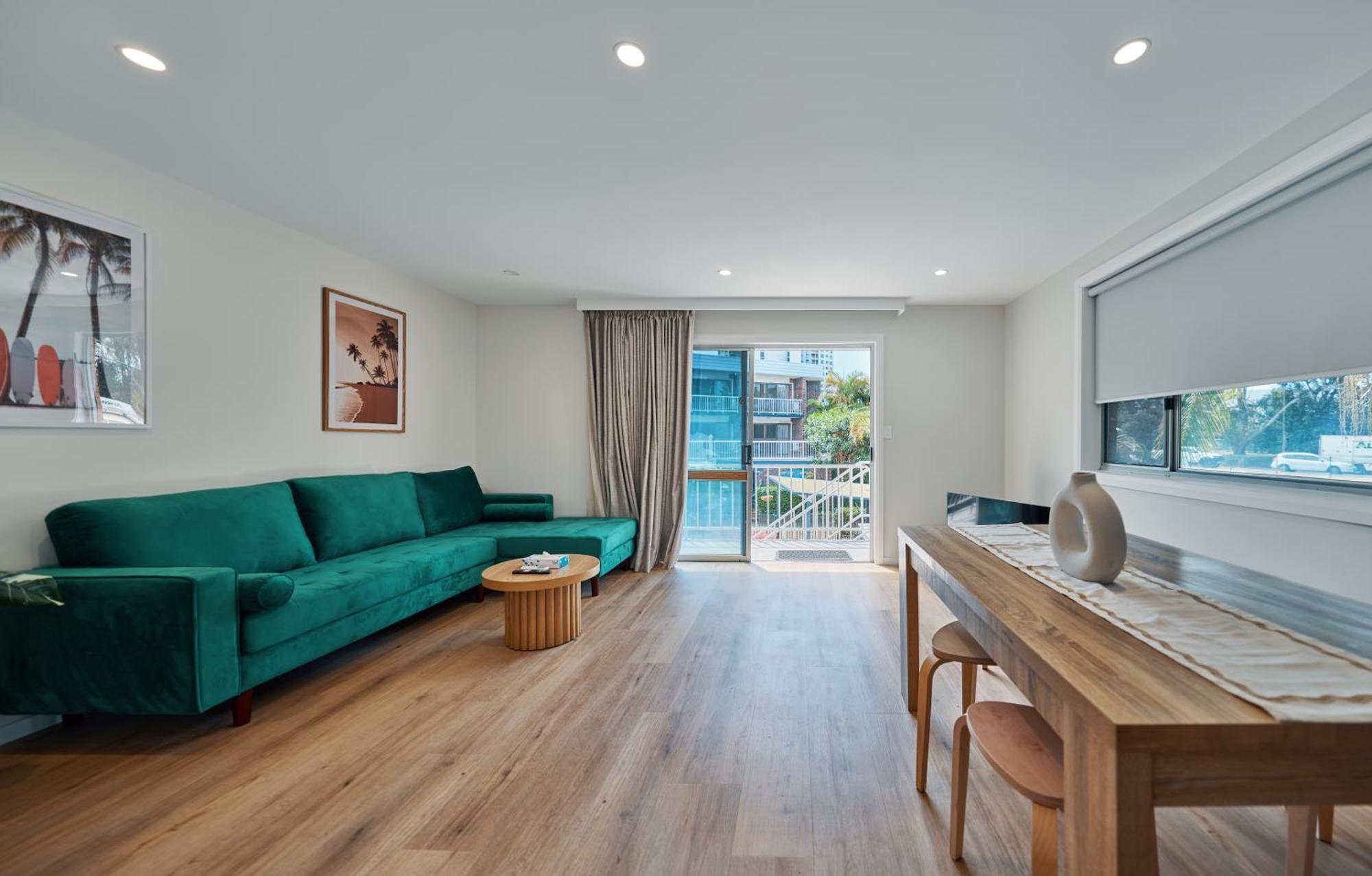 Red Star Palm Beach Gold Coast Exterior photo