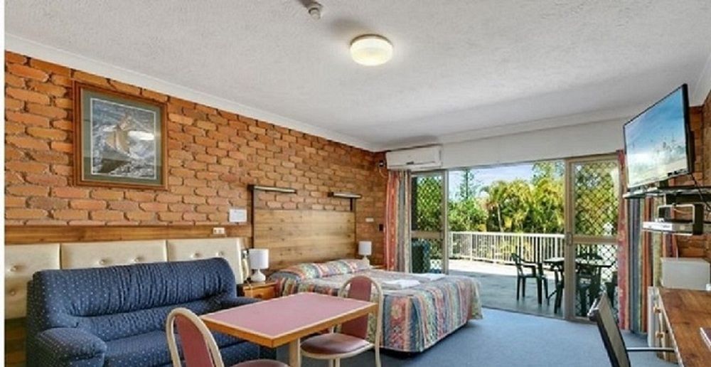 Red Star Palm Beach Gold Coast Exterior photo