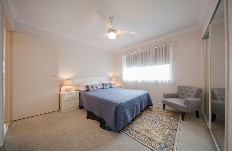 Red Star Palm Beach Gold Coast Exterior photo
