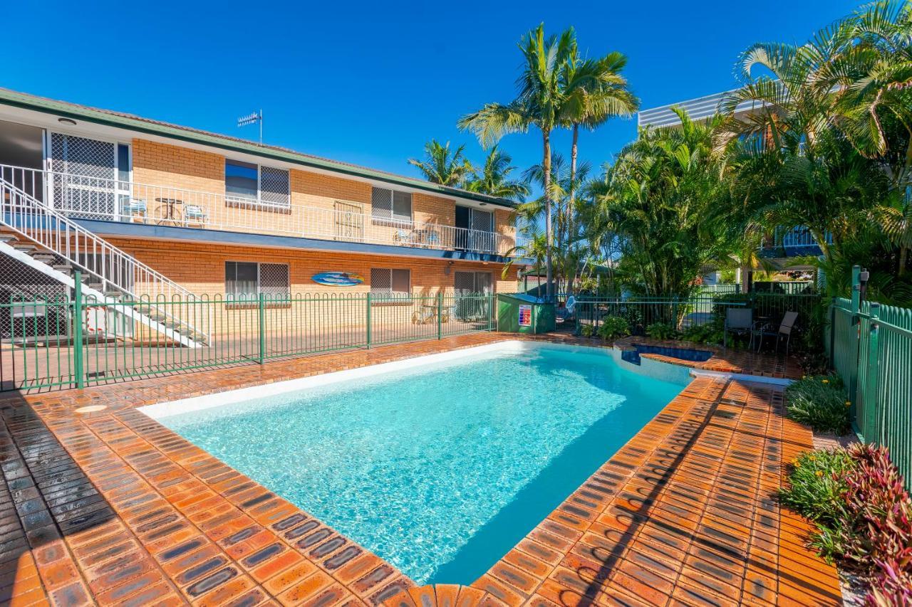 Red Star Palm Beach Gold Coast Exterior photo
